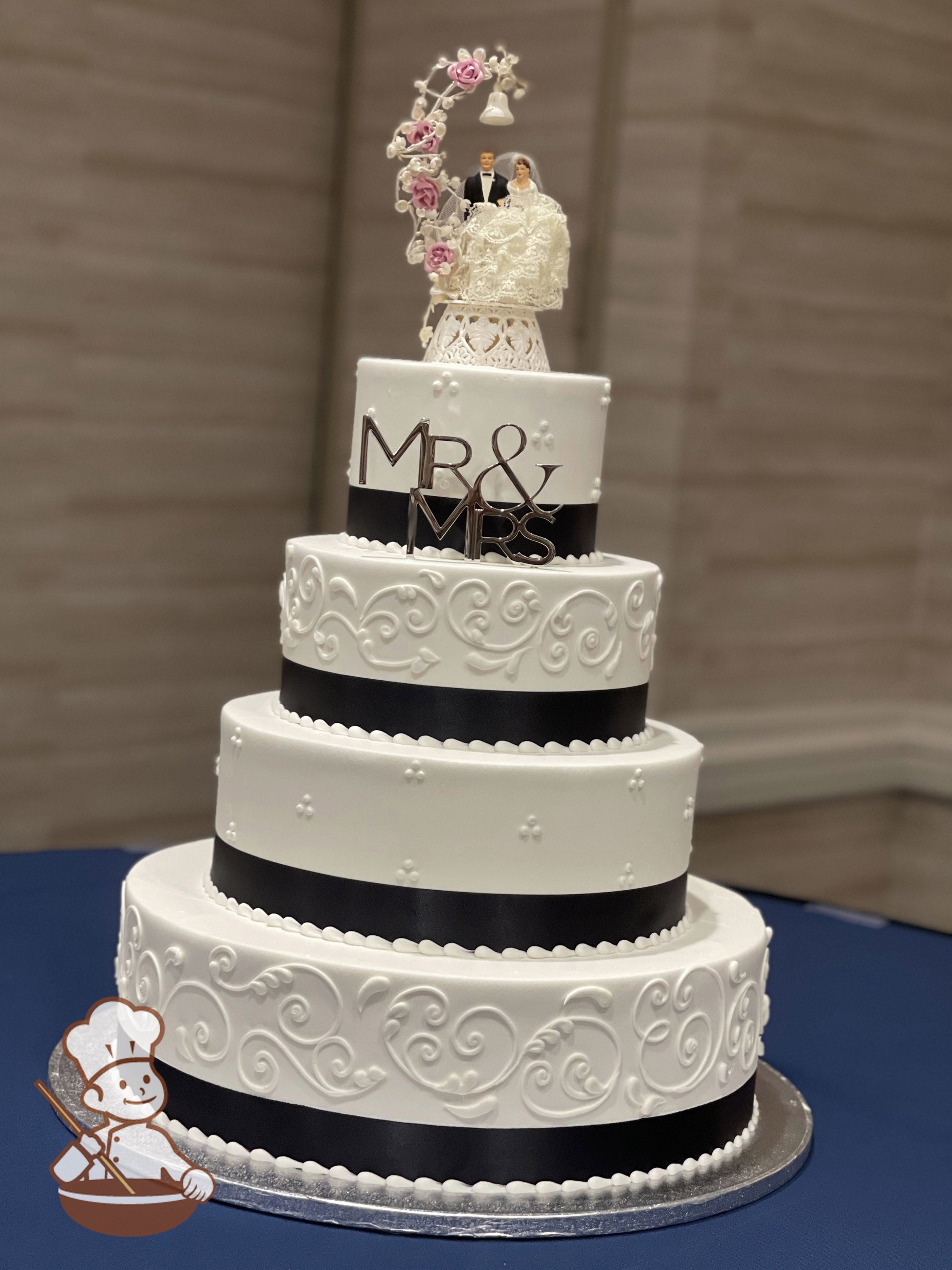 Scrolls, Tridots And Ribbon Round Cake 